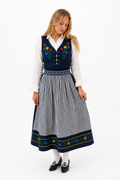 Broderad marinblå folkdräkt