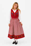 Broderad röd folkdräkt